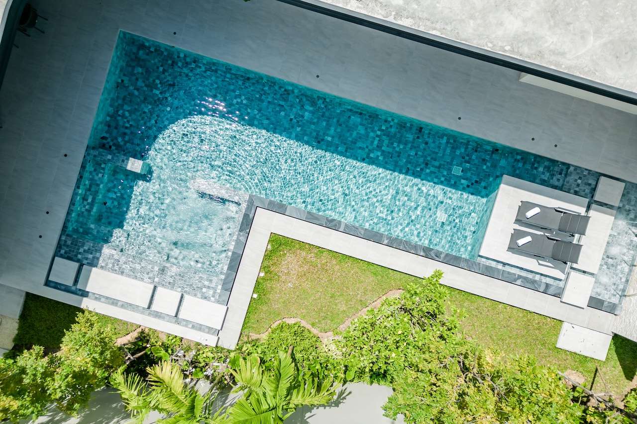 Alinda Villas Modern Pool