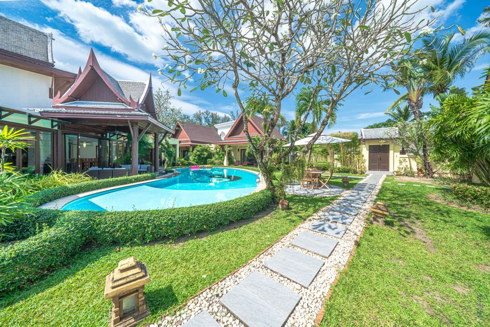 stunning-8-bedroom-villa-bangtao-beach